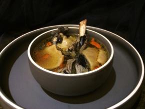 最后放入枸杞，适量盐调味即可