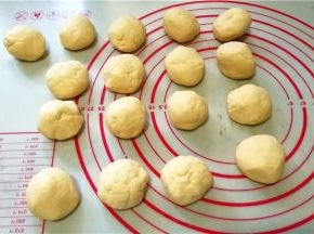 分割成均匀小剂子。