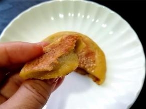 喷喷的红薯糯米饼就做好啦。