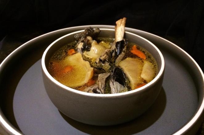 花胶乌鸡汤