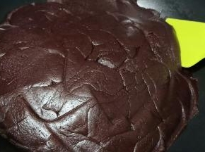 这次整整炒了一个小时。凉了之后会比刚炒好再硬一点。成品1550克左右。