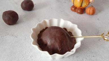 月饼，蛋黄酥都可以使用。