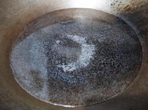 锅里烧水