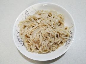 挤干水分装盘
