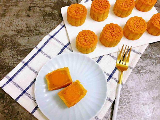 广式低糖白莲蓉蛋黄月饼