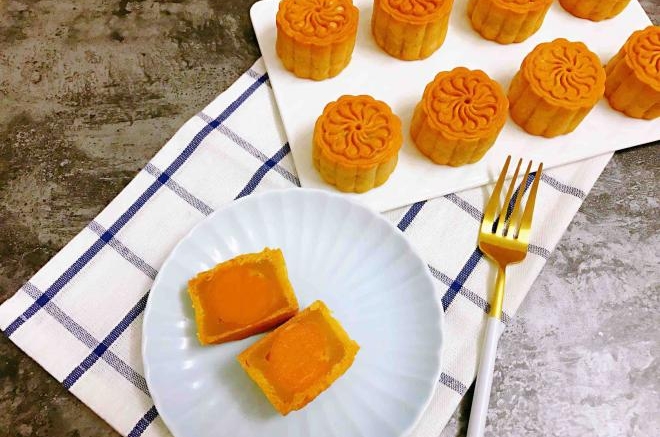 广式低糖白莲蓉蛋黄月饼