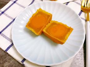 迫不及待切开一个试吃