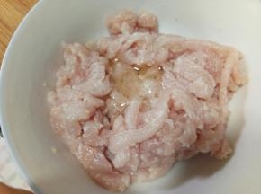 倒入一点油