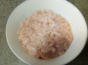 把油抹开形成一层封膜