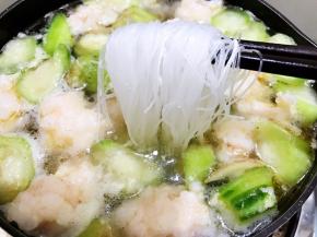 煮至虾滑浮起后加入粉丝