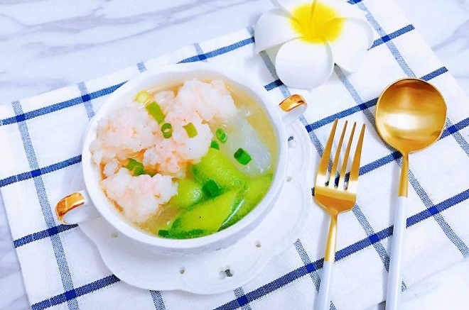 超鲜丝瓜粉丝虾滑汤