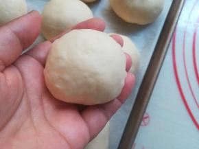 收口一定要收紧，不然在烤的时候会爆开。