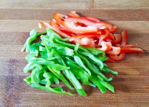 青红椒去籽切丝