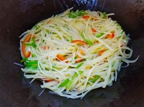 翻炒半分钟即可