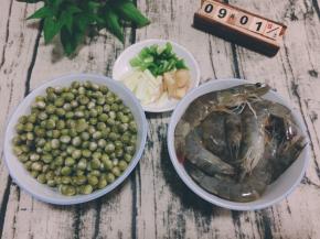 食材图，豌豆提起用水焯一下备用