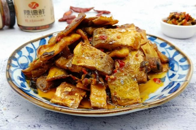 木耳辣椒酱炒咸鱼