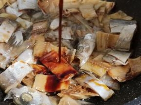 加生抽一勺上色。