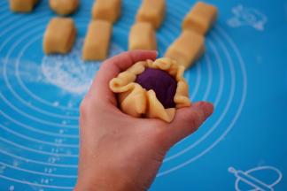 利用虎口慢慢往上推