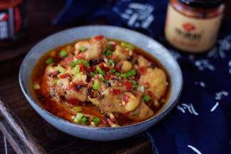 蒸好取出撒上葱花即可