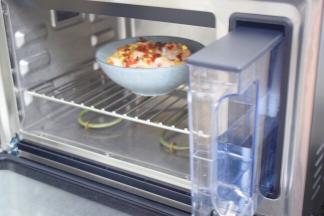 再放入蒸汽烤箱中，水箱装上水