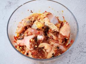 抓匀后腌制半小时