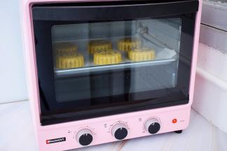 再放回烤箱，上下火180度烤20分钟