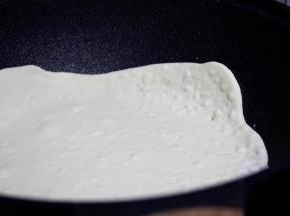 第一款： 7. 4分钟内翻面，饼不用发脆， 翻面后中火烘3-4分钟。