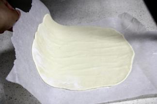 第一款：5.擀成20厘米直径的圆饼，发酵10分钟