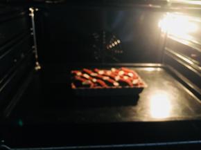 13、烤箱180度，30至35分钟，出炉后摊凉后脱模。