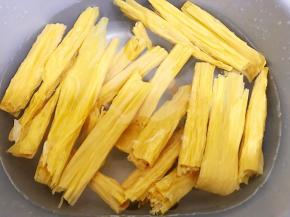 干腐竹提前用清水泡发