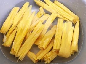 干腐竹提前用清水泡发