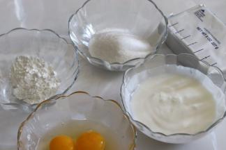 接着制作奶酪糊。