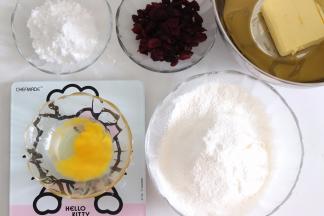 准备食材，低筋面粉需要过筛