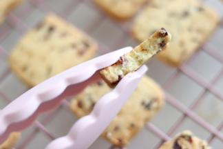 取出烤熟的状态是，内部颜色状态一致。