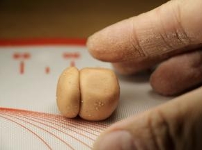 下部略方 制作时没有手拍照，用了废面团做样子拍照，所以有点脏~~~~(>_<)~~~~