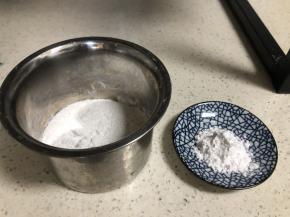 制作三个颜色面团， 糯米粉➕小麦淀粉➕80度开水➕天然色粉