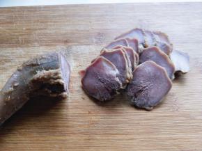 待晾凉后切片，好吃又好看！