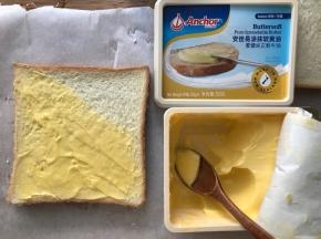 抹上安佳的软黄油