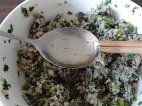 加入玉米油，搅拌均匀