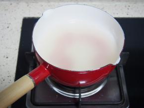 加入适量高汤煮开