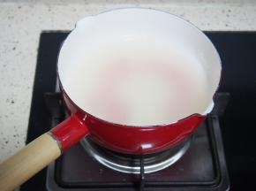 加入适量高汤煮开
