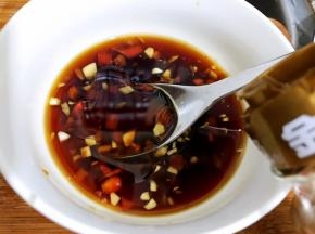 最后淋上芝麻油