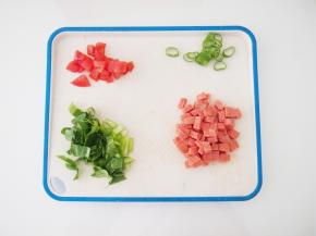 将食材切成小块