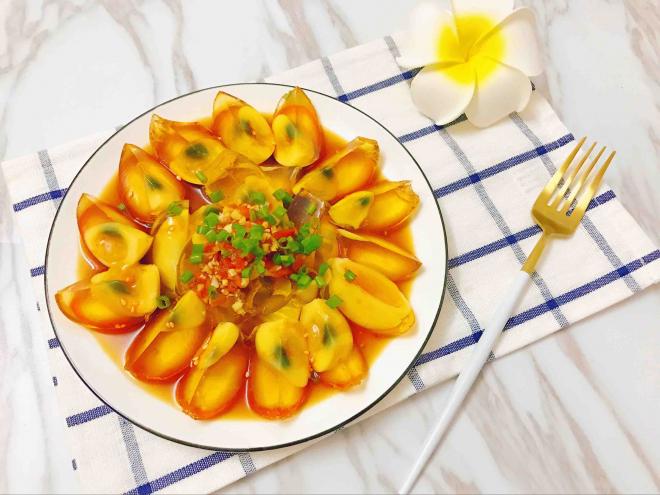 剁椒红油拌皮蛋