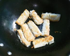 翻面再煎至金黄