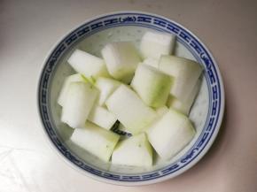 冬瓜削去皮切成小块
