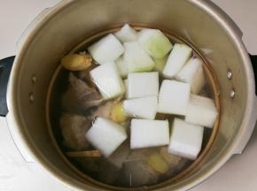 放入冬瓜
