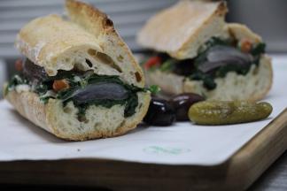 放点橄榄、腌黄瓜