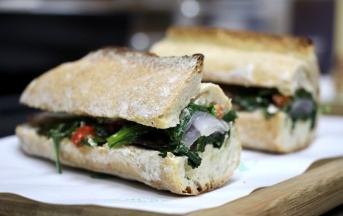 菠菜滑嫩，蘑菇肉感十足，面包软弹，赞。