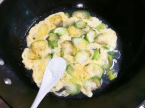 放少许鸡精